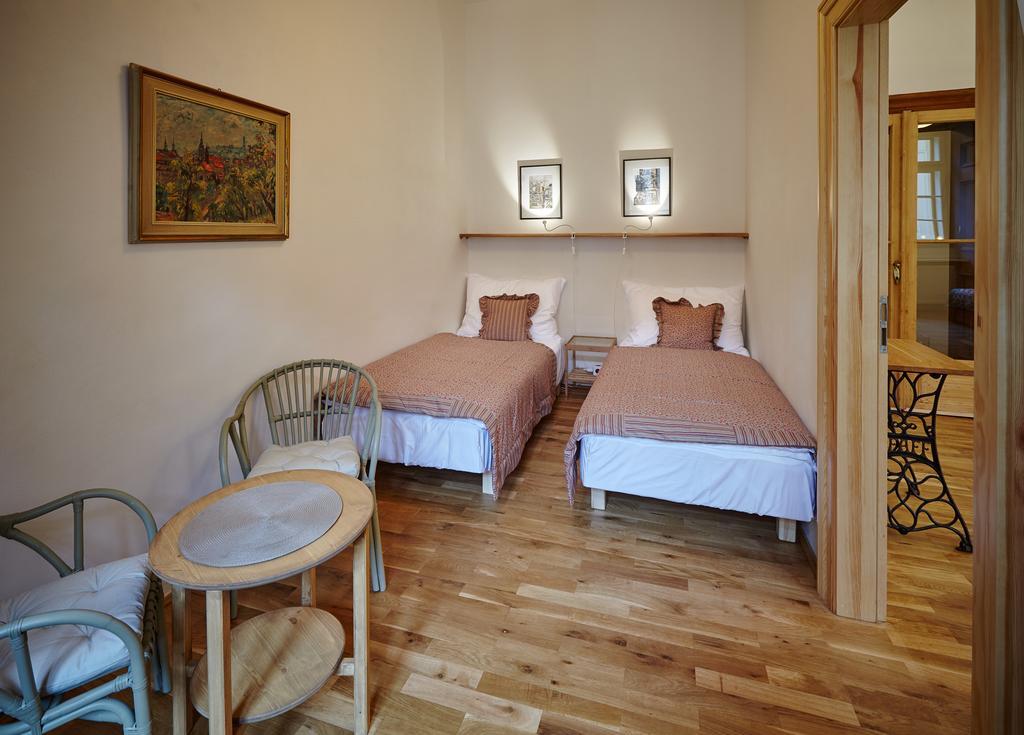 Queen Bee apartments Praag Buitenkant foto