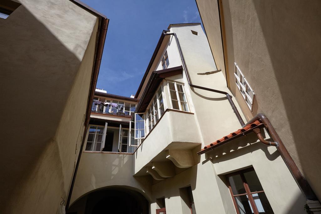 Queen Bee apartments Praag Buitenkant foto