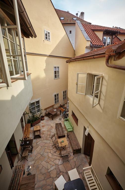 Queen Bee apartments Praag Buitenkant foto