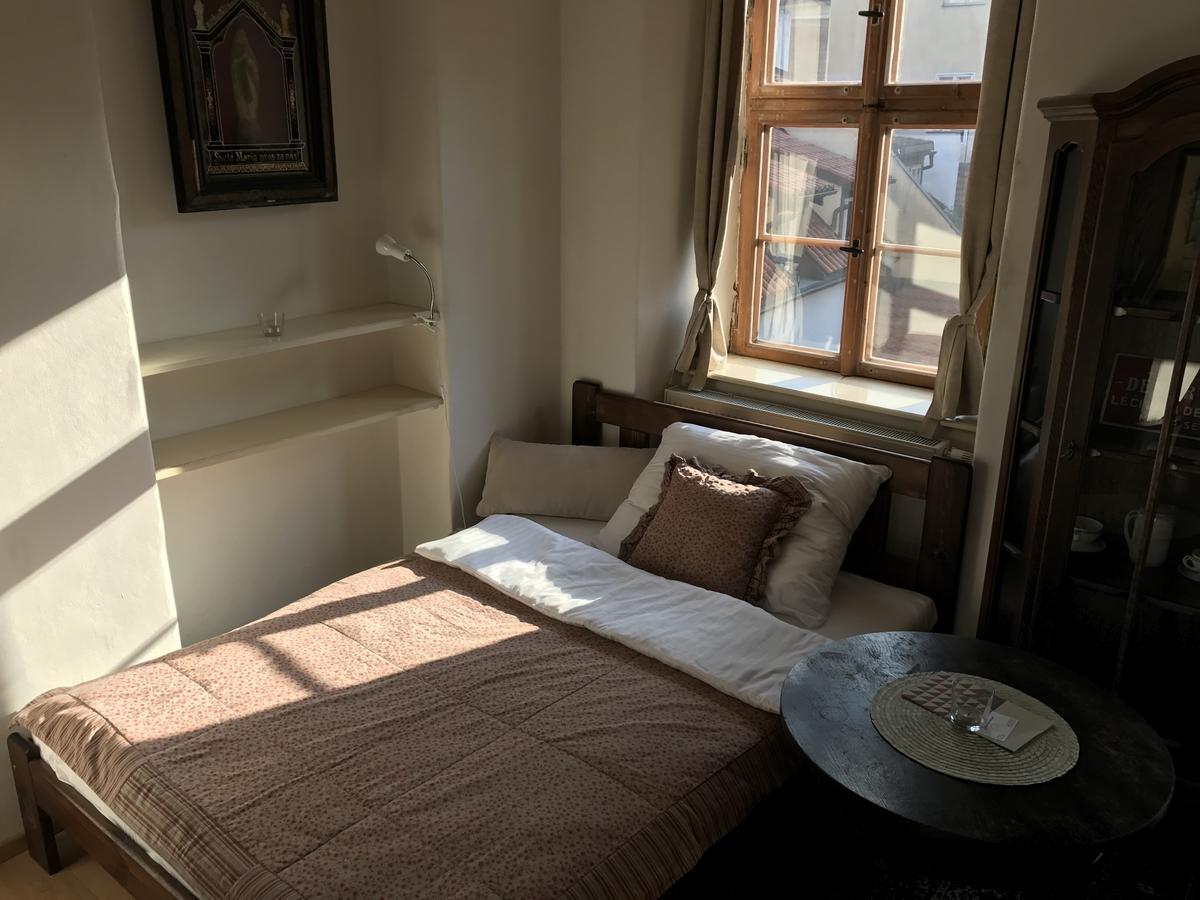 Queen Bee apartments Praag Buitenkant foto